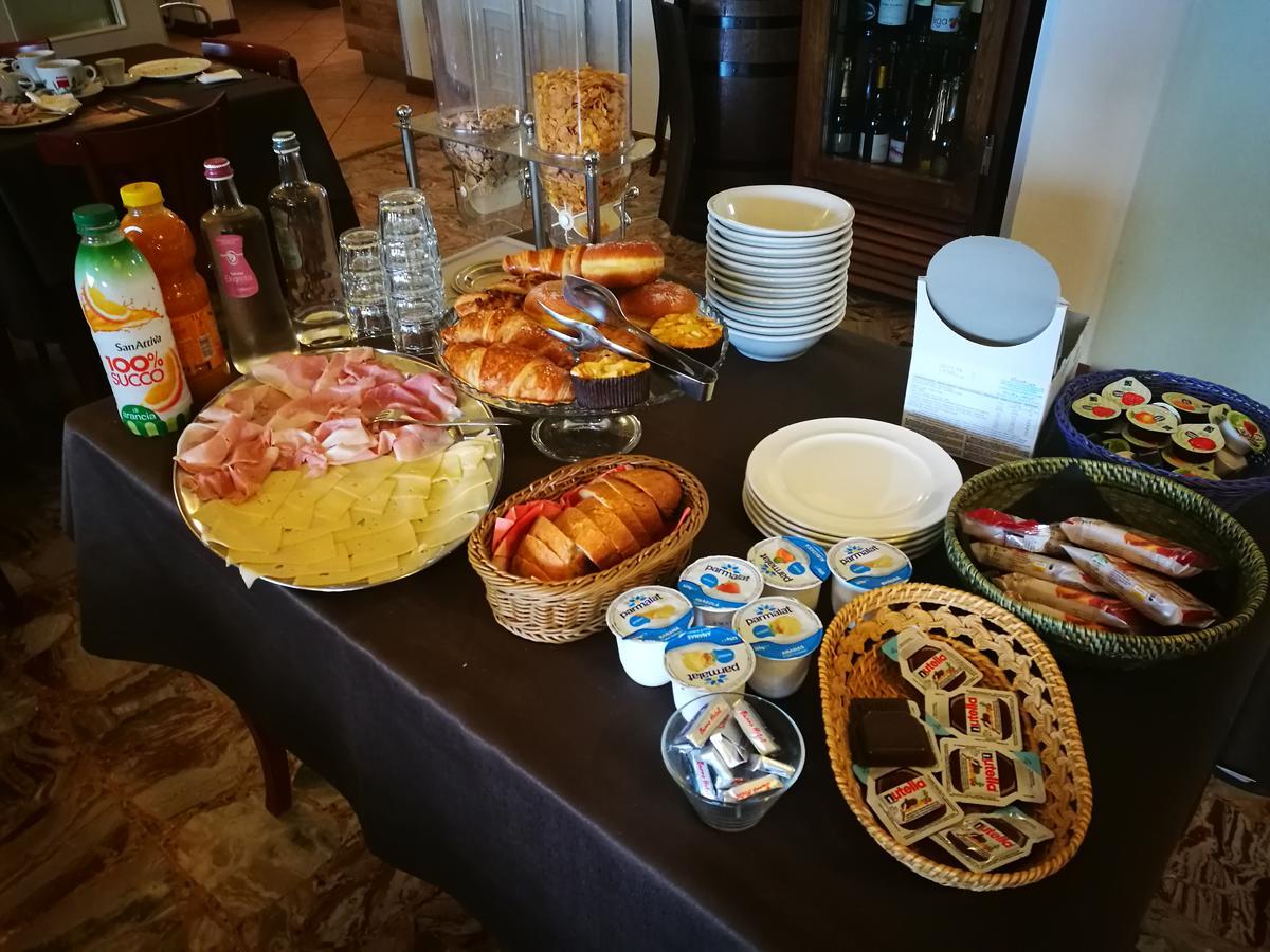 Locanda Della Pieve Tizzano Val Parma 外观 照片